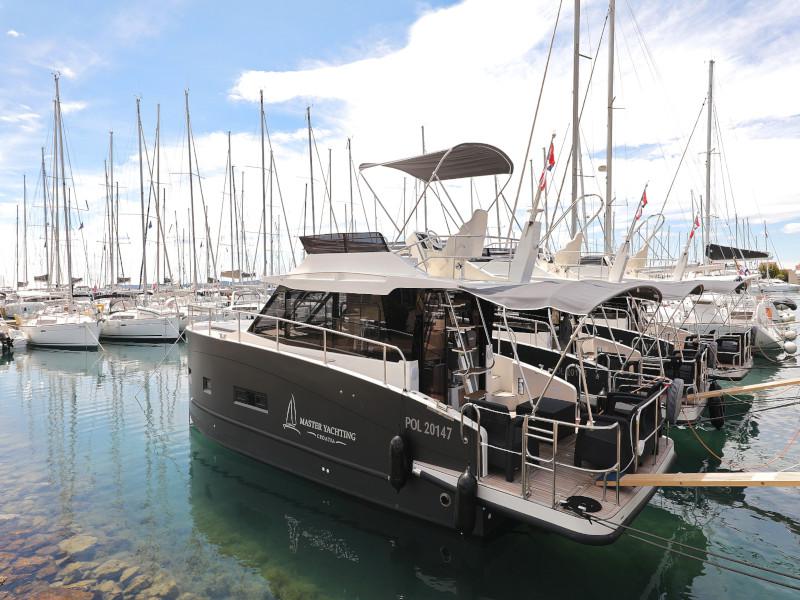 Book yachts online - motorboat - Futura 40 Grand Horizon - X COLUMBUS - rent