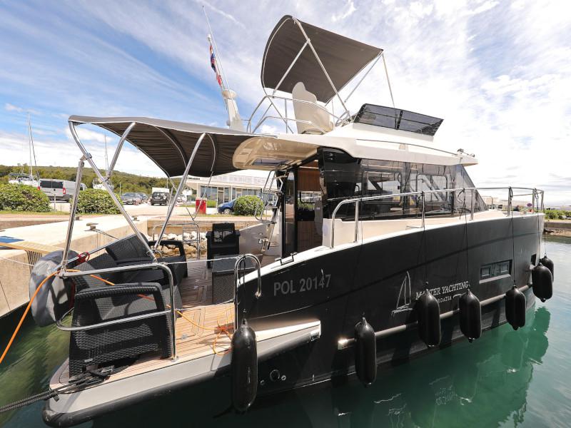 Book yachts online - motorboat - Futura 40 Grand Horizon - X MAGELLAN - rent