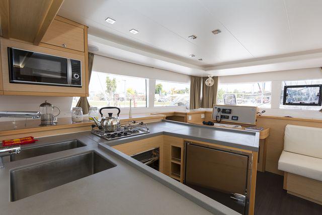 Book yachts online - catamaran - Lagoon 450 Fly A/C &amp; GEN - TAMIRO II - rent