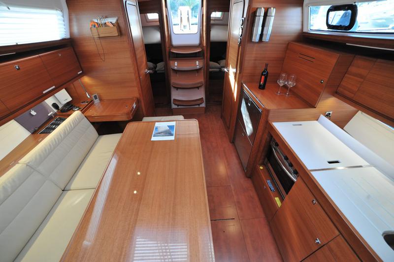Book yachts online - sailboat - Dufour 382 Grand Large - Andreana - rent