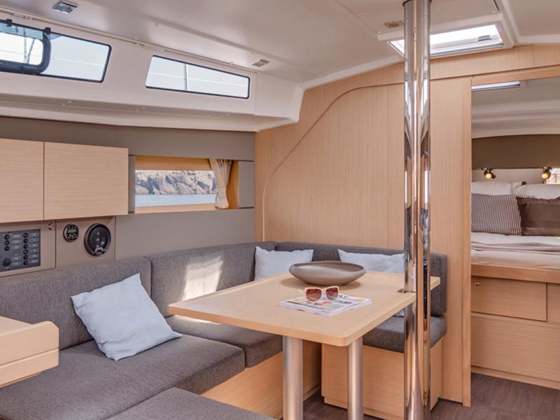 Book yachts online - sailboat - Moorings 382 - Moorings 382 (2016) - rent