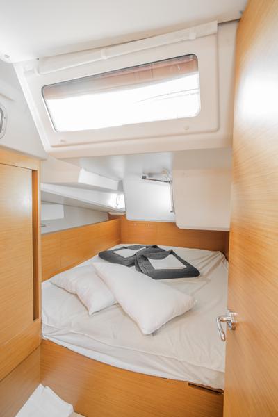 Book yachts online - sailboat - Sun Odyssey 490 (10) - ADEMARE - rent