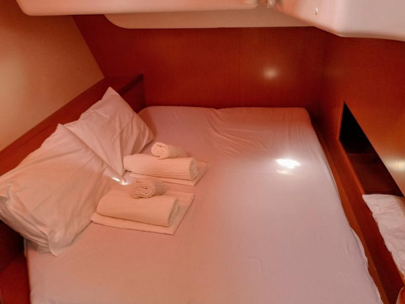 Book yachts online - sailboat - Oceanis 54 - SIRENA De ORO (air condition, generator) - rent