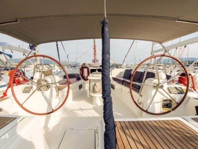 Book yachts online - sailboat - Oceanis 54 - SIRENA De ORO (air condition, generator) - rent