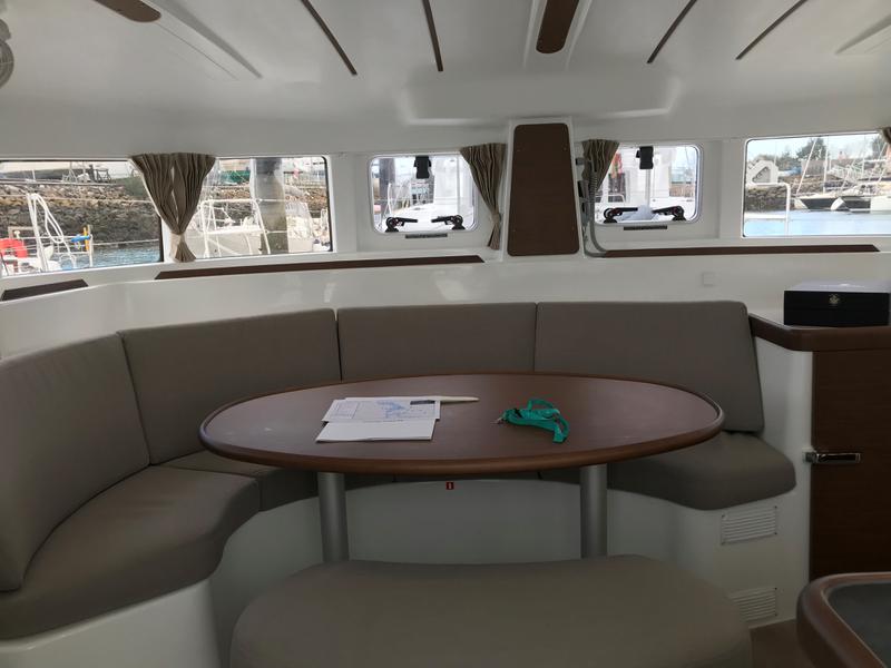 Book yachts online - catamaran - Lagoon 380 - Kiwi 2 - rent