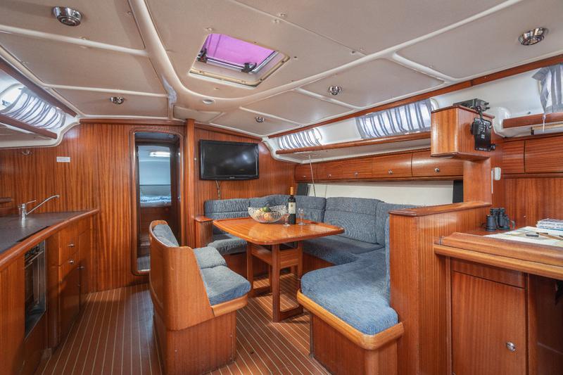 Book yachts online - sailboat - Bavaria 44 - TARISA  - rent