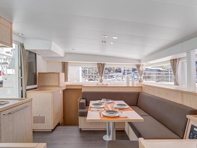 Book yachts online - catamaran - Lagoon 400 S2 - CACIARDA - rent