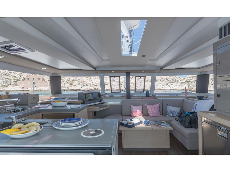 Book yachts online - catamaran - Astréa 42 - Serene Blue - rent