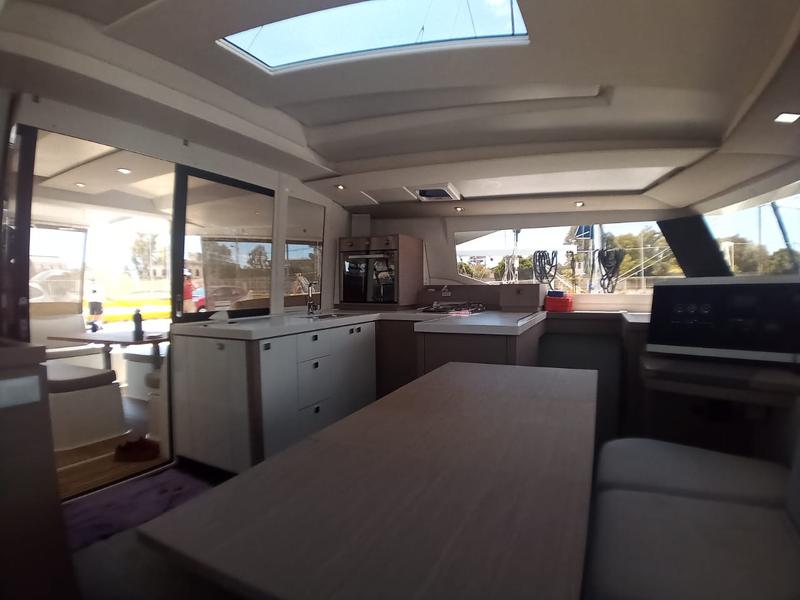 Book yachts online - catamaran - Astréa 42 - Nostos - rent