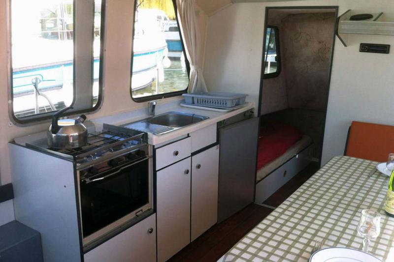 Book yachts online - motorboat - Riviera 920 - Ch De Padere - rent