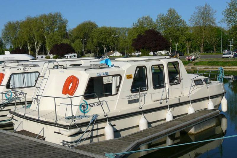 Book yachts online - motorboat - Riviera 920 - Ch De Padere - rent