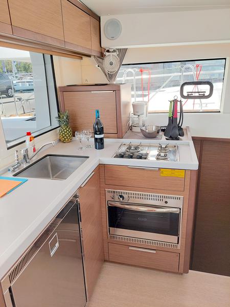 Book yachts online - catamaran - Lagoon 40 - CY-2 (Generator, A/C, Watermaker, Premium Amenities) - rent