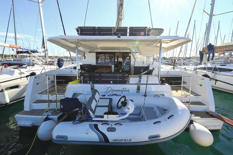 Book yachts online - catamaran - Elba 45 - Dreamcatcher - rent