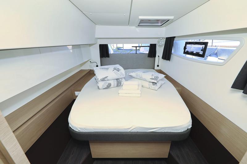 Book yachts online - catamaran - Elba 45 - Dreamcatcher - rent