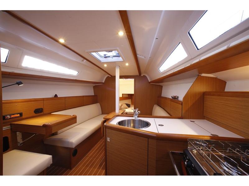 Book yachts online - sailboat - Sun Odyssey 33 i - SOD33i - rent
