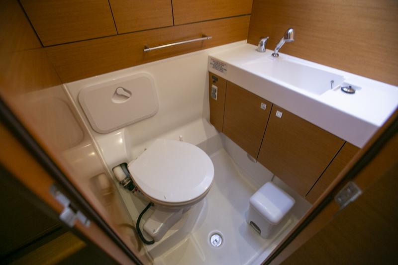 Book yachts online - sailboat - Sun Odyssey 479 - GUINNESS - rent
