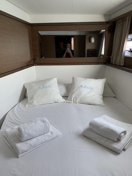Book yachts online - catamaran - Lagoon 450  Fly - ALKISTIS (generator, air condition, watermaker, undewater lights) - rent