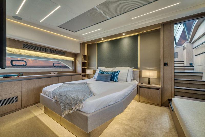 Book yachts online - motorboat - Prestige 690 - ALINA - rent