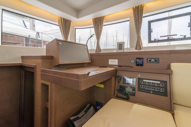 Book yachts online - catamaran - Lagoon 40 - Infinity - rent