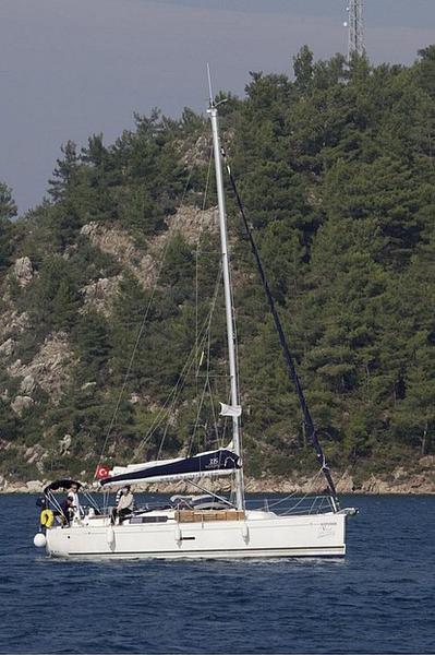 Book yachts online - sailboat - Dufour 335 GL - Kopernik - rent