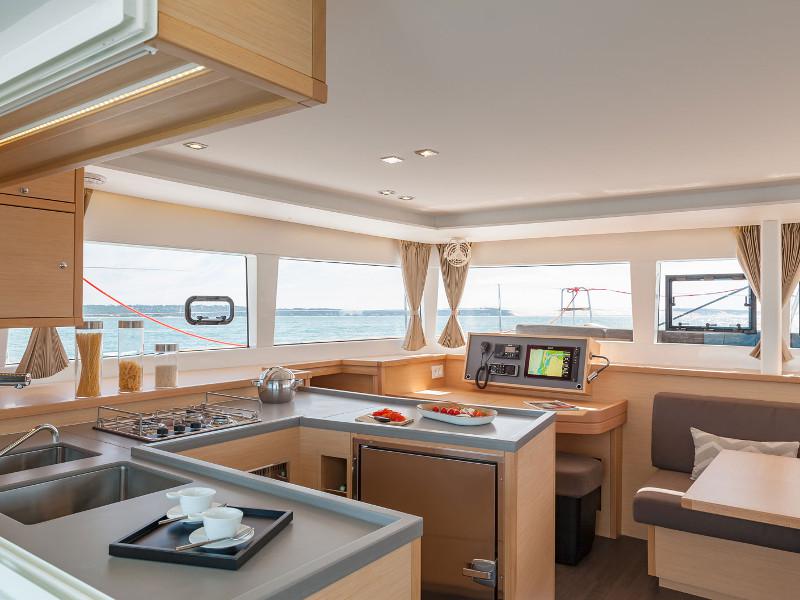 Book yachts online - catamaran - Lagoon 450 - Azzurra - rent
