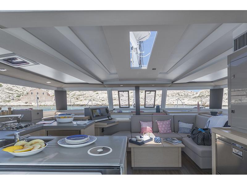 Book yachts online - catamaran - Astréa 42 - LFK-Astrea(A/C.Platform) - rent