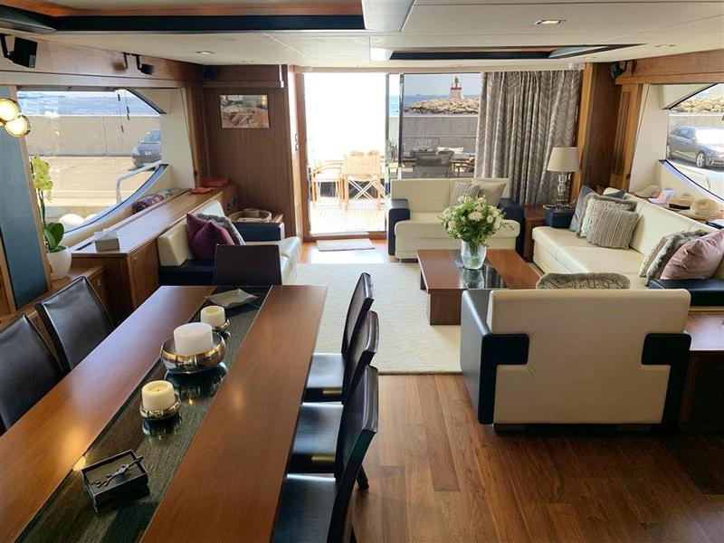 Book yachts online - motorboat - Sunseeker Yacht 88 - Shine R - rent