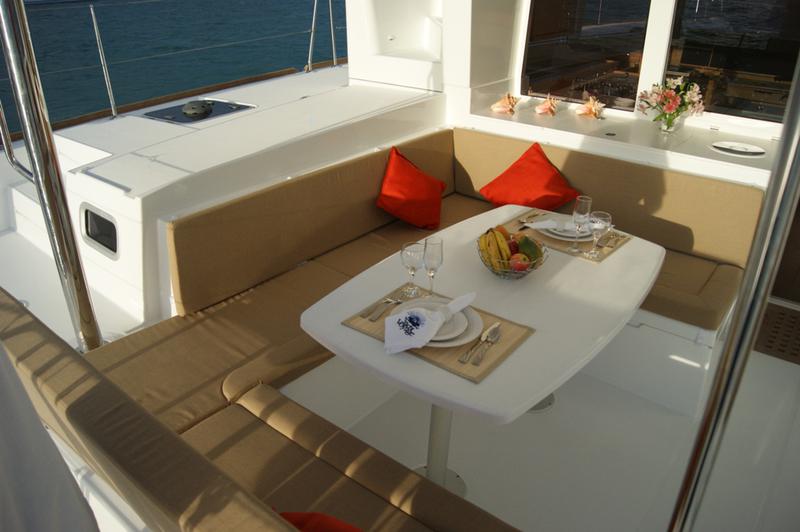 Book yachts online - catamaran - Lagoon 450 - Natasha - rent