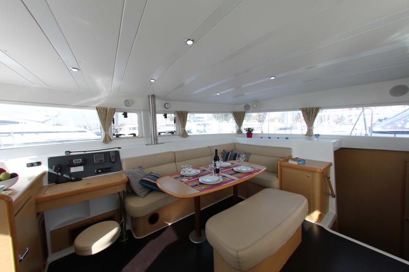 Book yachts online - catamaran - Lagoon 420 - Fantasy - (A/C - Generator - Refit 2021) - rent