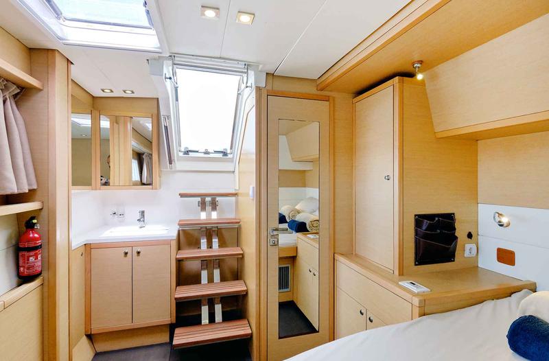 Book yachts online - catamaran - Lagoon 52 - 6 Cabin - Queen of Hearts (A/C - Generator - Refit 2022) - rent