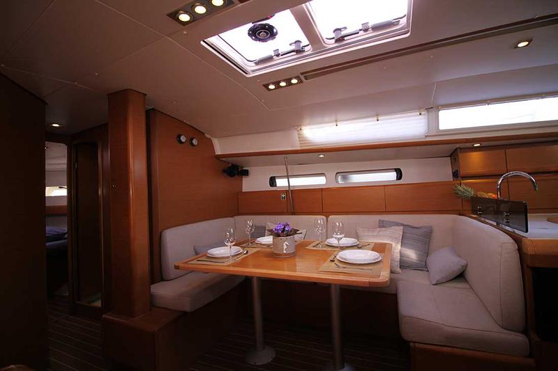 Book yachts online - sailboat - Sun Odyssey 439 - Lucky 7 - Refit 2021 - rent
