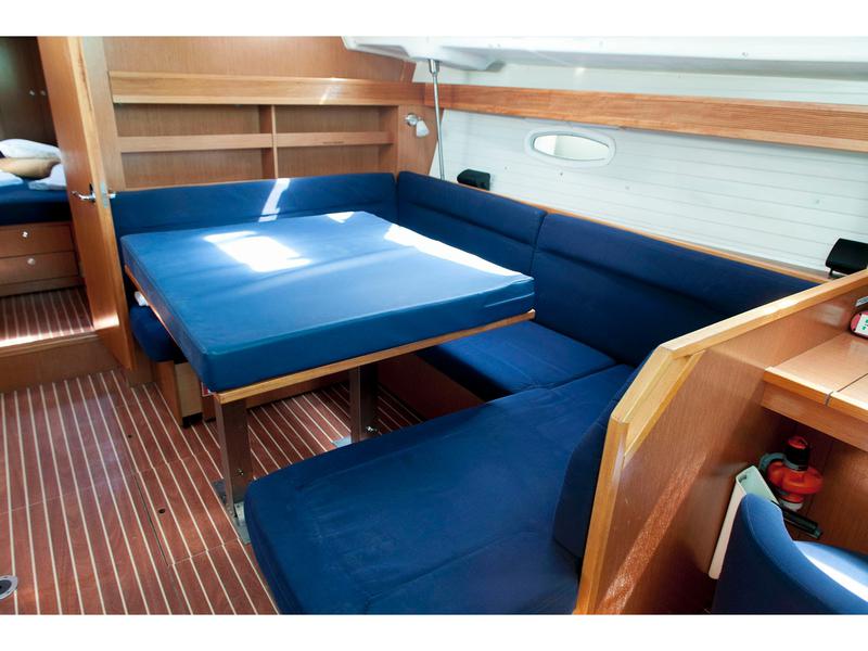 Book yachts online - sailboat - Bavaria 43 Cruiser - S/Y Constantina - rent
