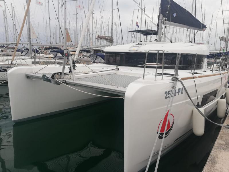 Book yachts online - catamaran - Lagoon 40 - Adriana - rent