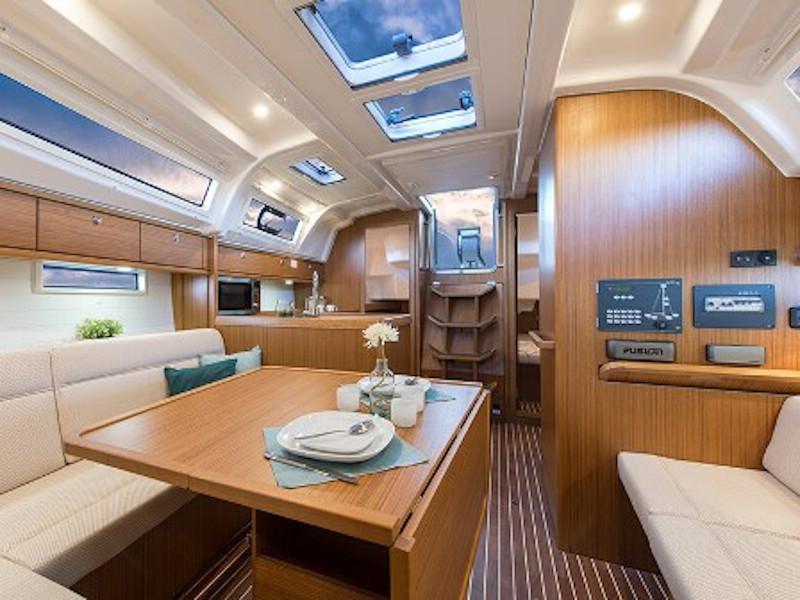 Book yachts online - sailboat - Bavaria 37 - Lady Ann - rent