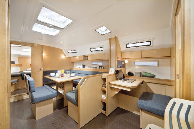 Book yachts online - sailboat - Bavaria 40 BT '13 - Vesna - rent