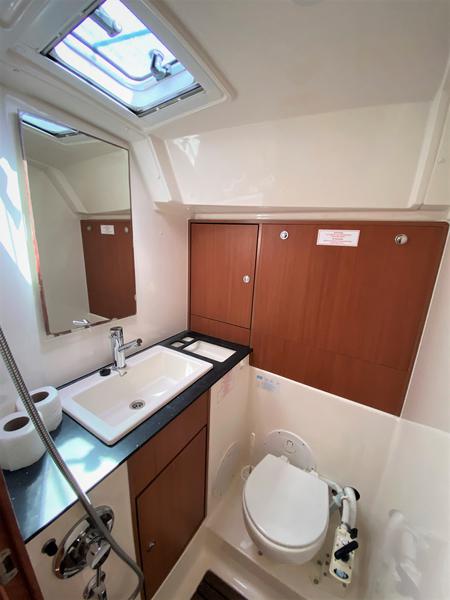 Book yachts online - sailboat - Bavaria 40 BT '13 - Morana - rent