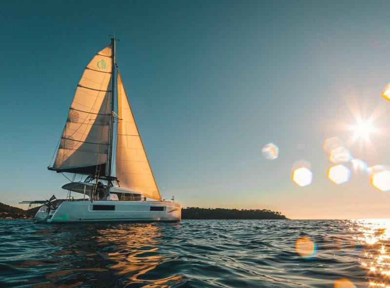 Book yachts online - catamaran - Lagoon 40 - HEROINA - rent