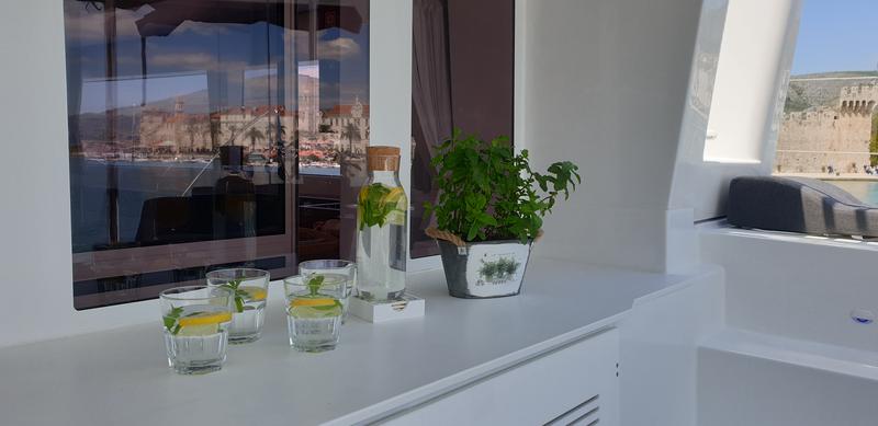 Book yachts online - catamaran - Lagoon 450 Fly - REGGAE POINT - rent
