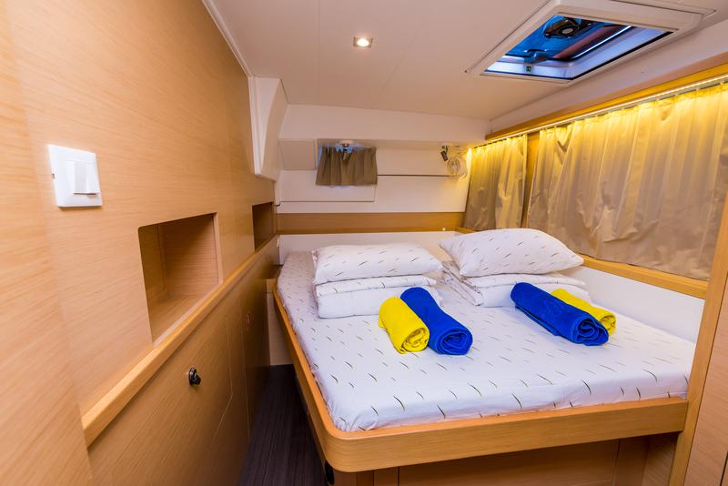 Book yachts online - catamaran - Lagoon 400 S2 - SUMMERTIME  - rent