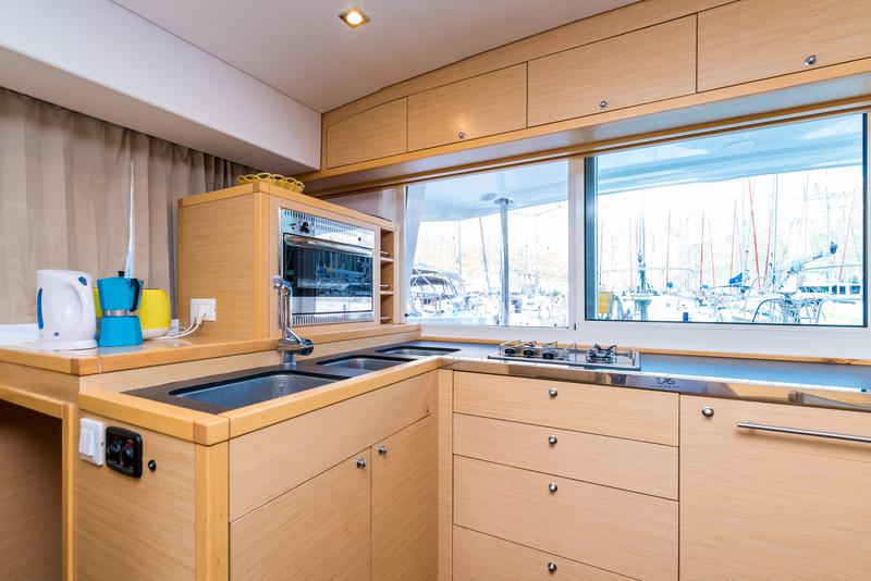 Book yachts online - catamaran - Lagoon 400 S2 - SUMMERTIME  - rent