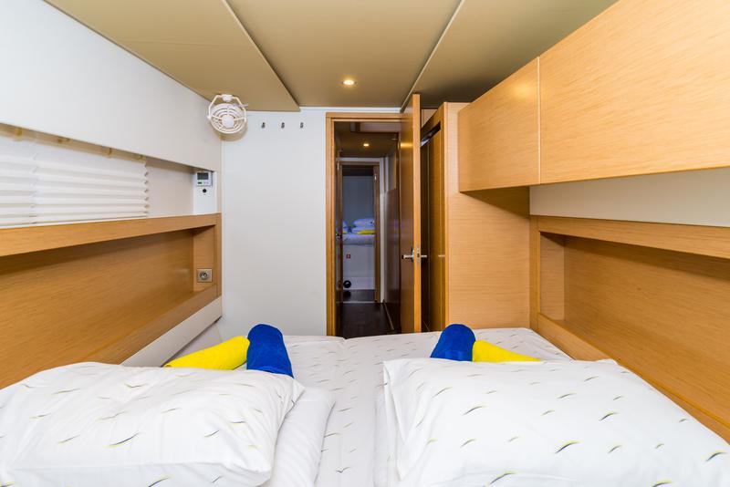 Book yachts online - catamaran - Nautitech Open 40 - BLUE POINT - rent
