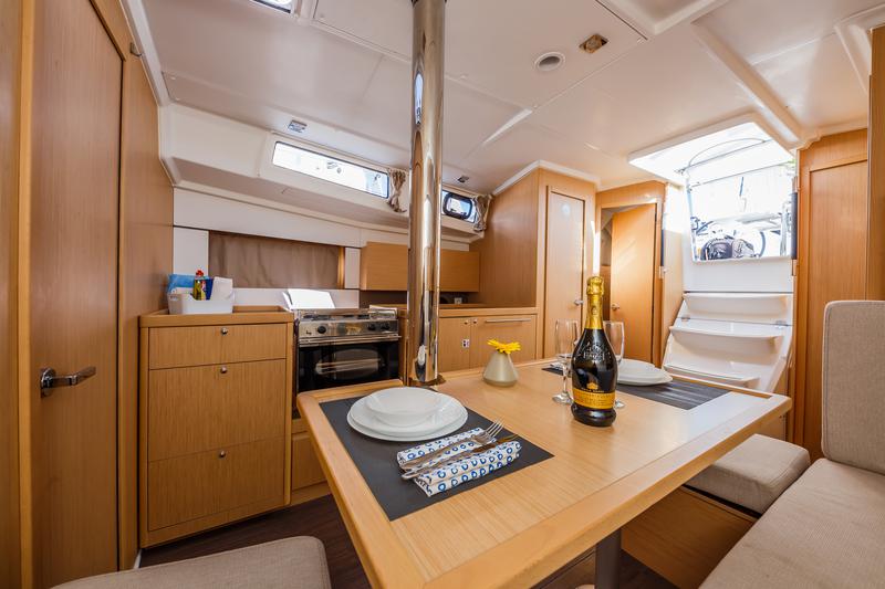 Book yachts online - sailboat - Oceanis 38.1 - Pleasure - rent