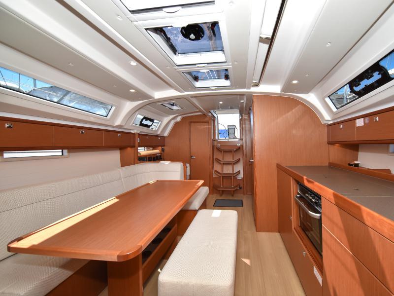 Book yachts online - sailboat - Bavaria Cruiser 41 - NIXIE - rent