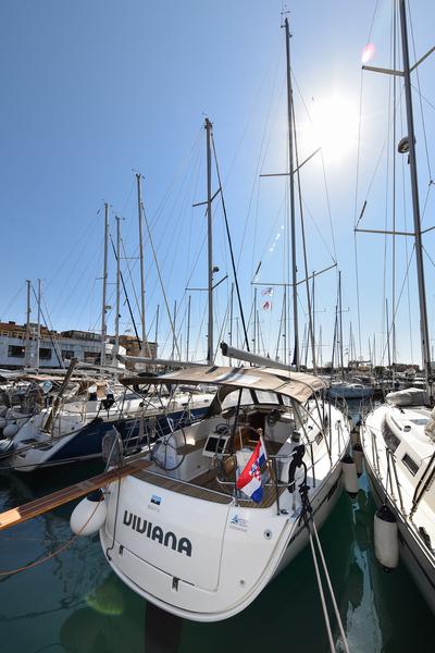 Book yachts online - sailboat - Bavaria 37 - Viviana - rent