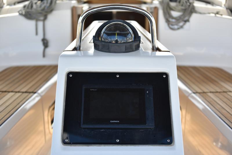 Book yachts online - sailboat - Bavaria 37 - Viviana - rent