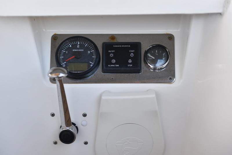 Book yachts online - sailboat - Bavaria 37 - Viviana - rent