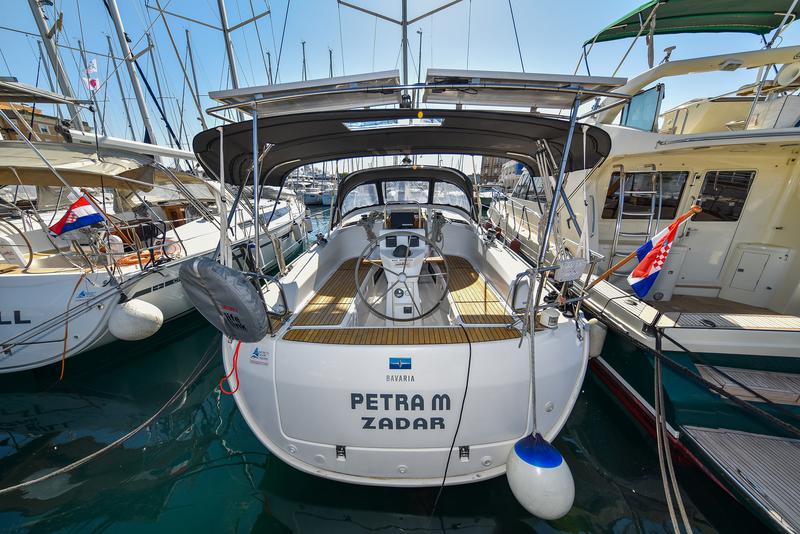 Book yachts online - sailboat - Bavaria 36 Cruiser - Petra M - rent