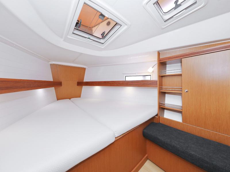 Book yachts online - sailboat - Bavaria 36 Cruiser - Petra M - rent