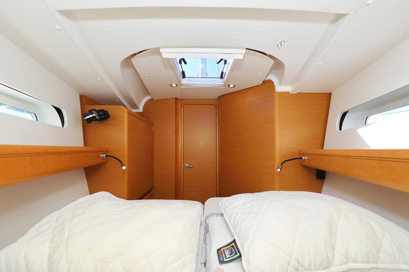 Book yachts online - sailboat - Sun Odyssey 449 - Canne Bleue - rent