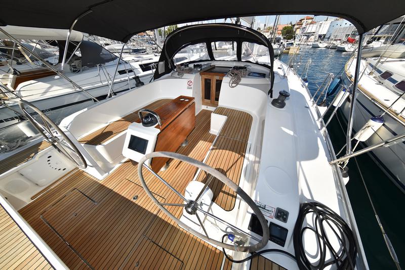Book yachts online - sailboat - Bavaria Cruiser 46 - TICIJA - rent